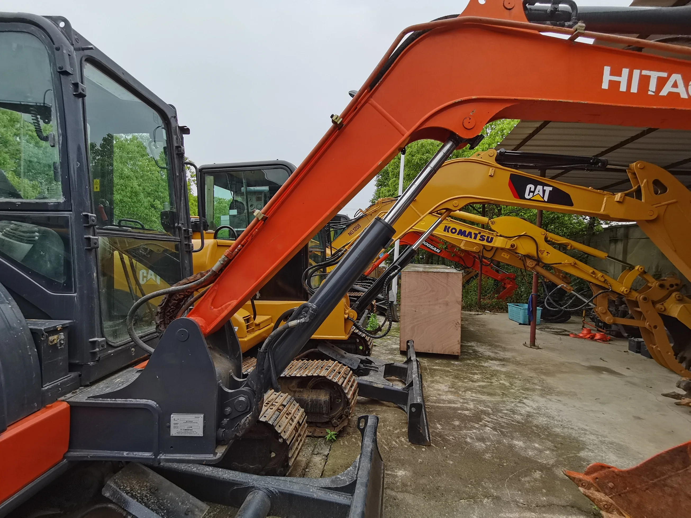 Экскаватор Hitachi ZX55U изготовленный из Японии высокое качество оригинальный экскаватор Zaxis55U ZX55 б/у 5 тонн небольшой гидравлический гусеничный