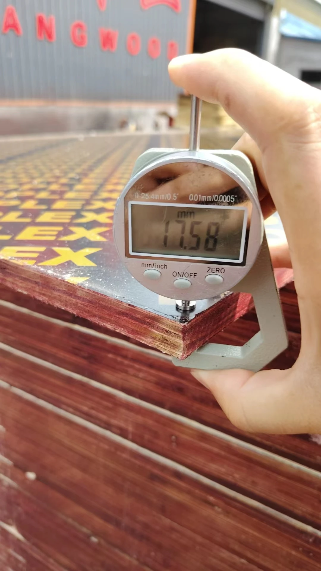 Wholesale China Factory 18mm Brown/Black BP Film Faced Plywood For Construction