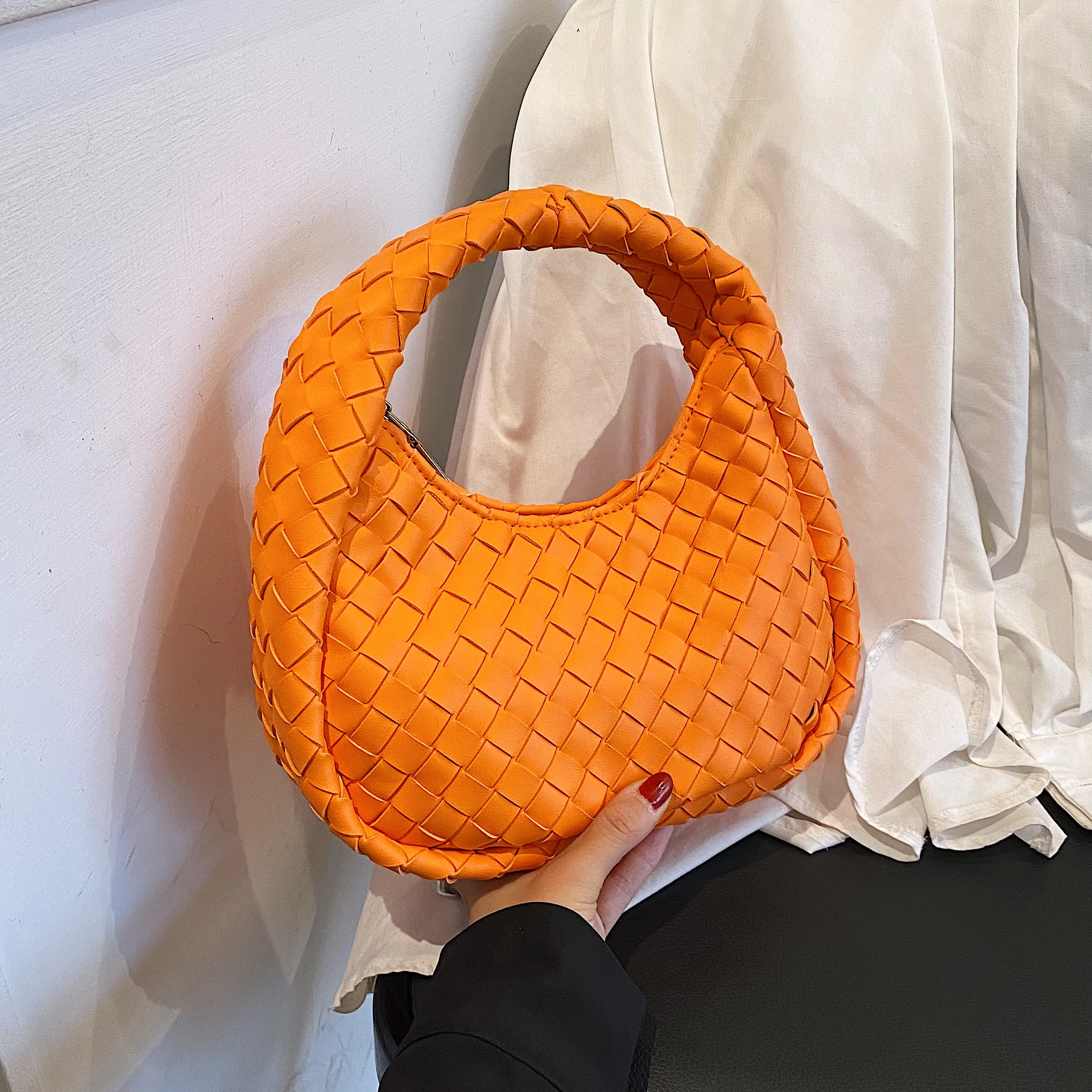 2022 New Half Moon Trendy Mini Tote Bag Handmade Woven Luxury Designer Bag Lady Fashion Purse Handbag