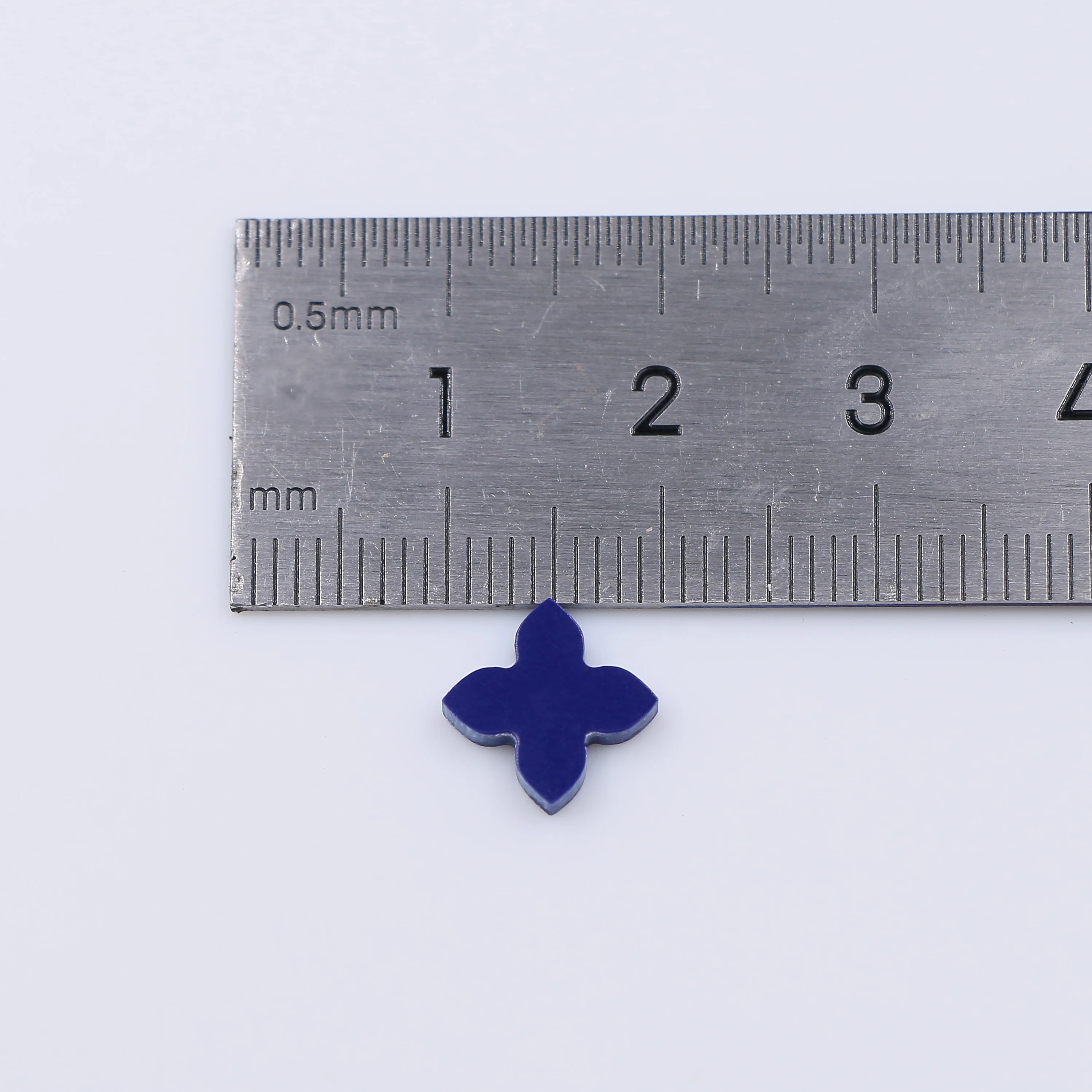 Hanyu Gems Factory Direct Price 10mm Four Leaf Cover Synthetic Dark Blue Lapis Lazuli For Jewelry Making