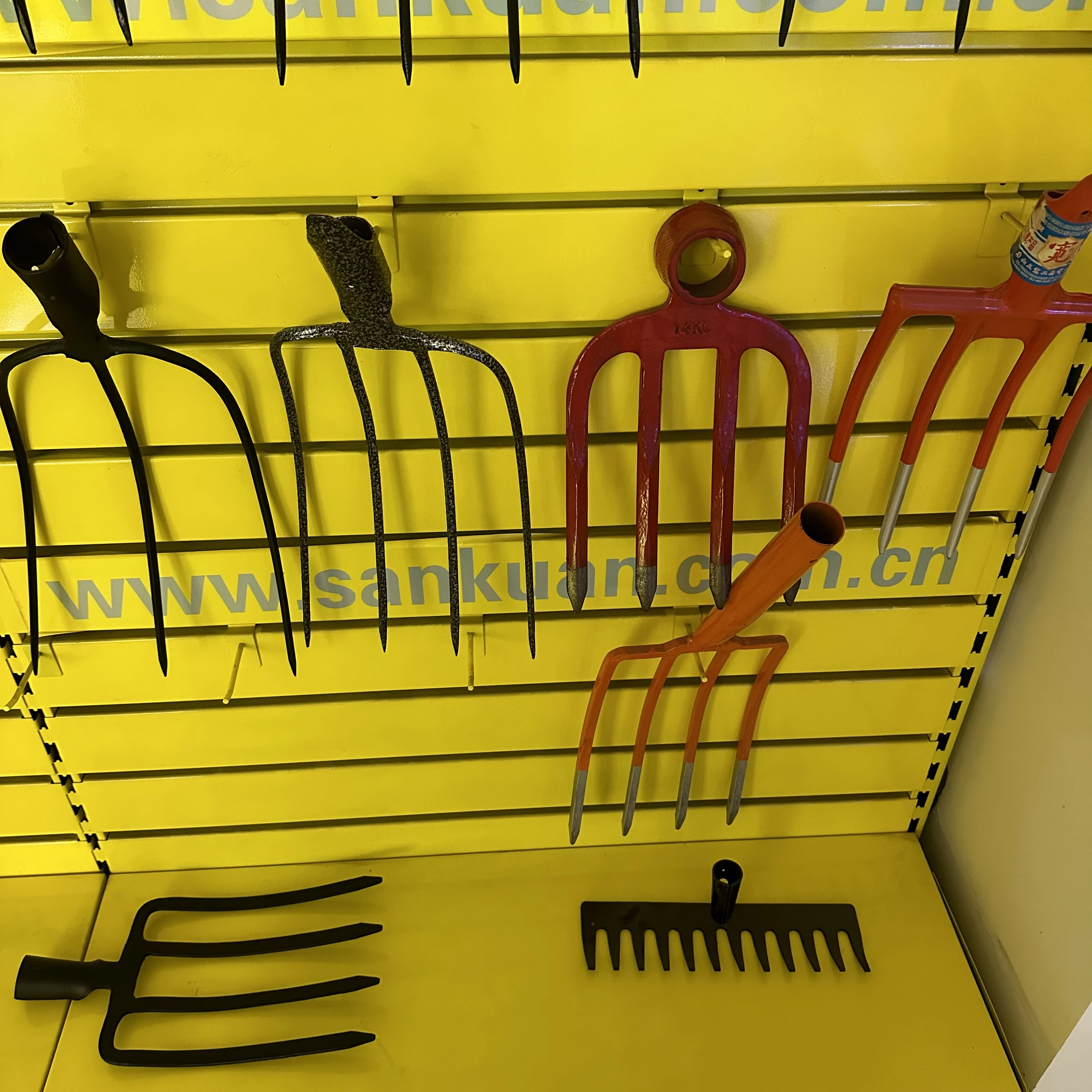 Wholesale Chinese Manufacturer Of Popular Quality 4 Fork Steel Garden Fork