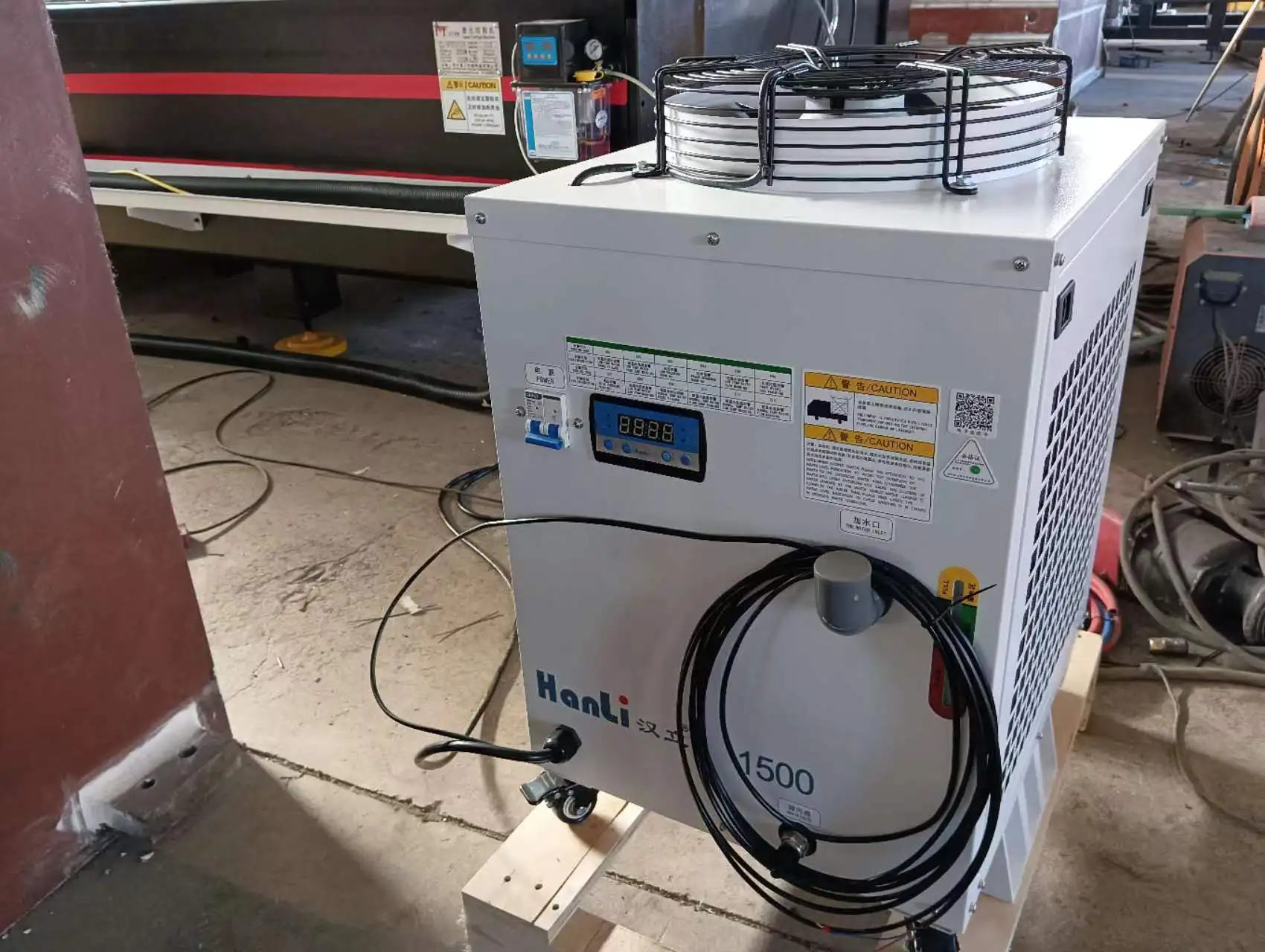 Maofeng 1500W MF-3015A Fiber Laser Cutting Machine 3050*1550mm 12mm Carbon Steel Laser Cutting 6mm Stainless Cutting