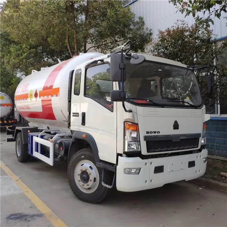 SINOTRUCK 25000 Liter LPG Gas Tank Truck 4x2 6x4 lpg Delivery Bobtail Trucks