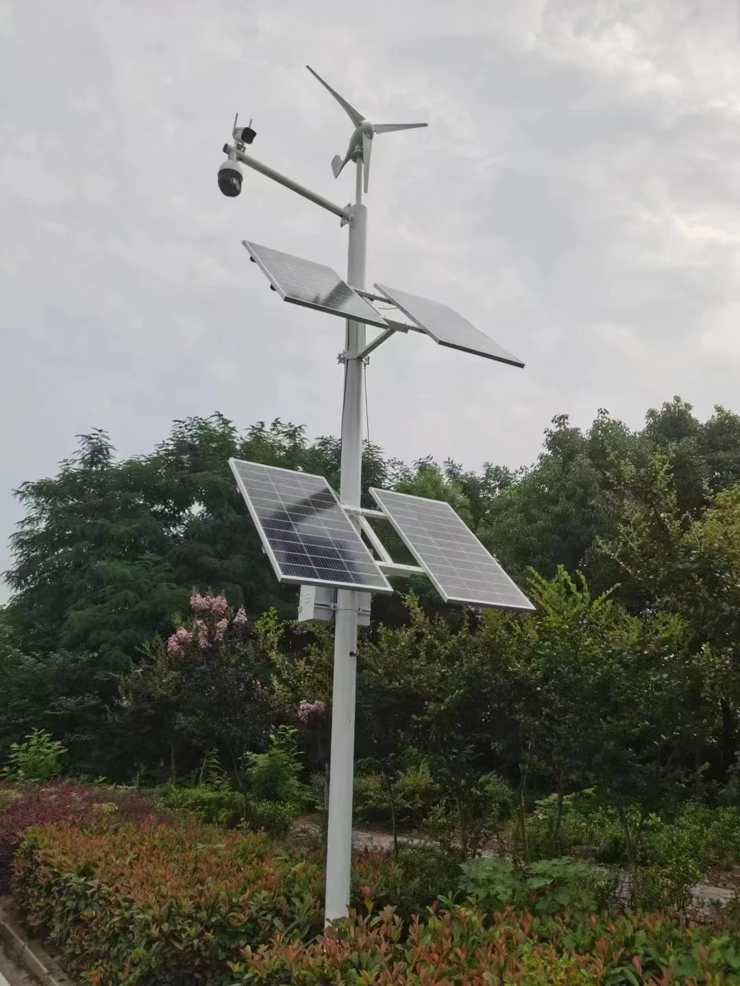 Solar Power System of CCTV Camera 30W/30AH with Battery Security Camera 4G Wifi Network All in One Connect Mobile App Monitoring
