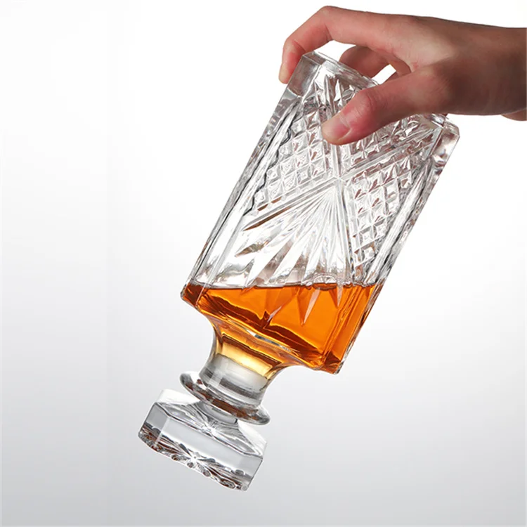 Wholesale 750ml/26oz Whiskey Glasses & Whiskey Decanter Set With Gift Box