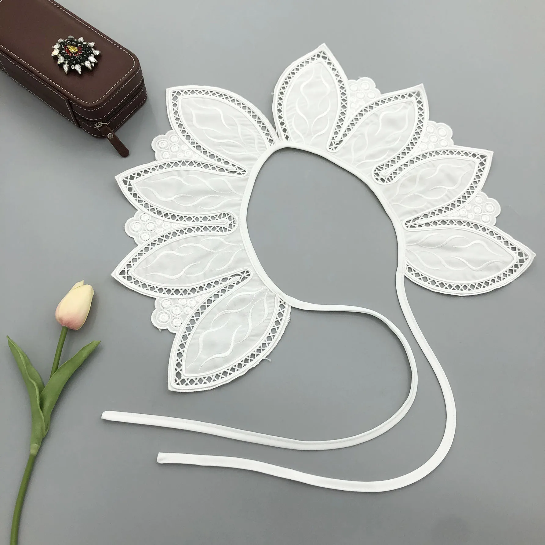 In stock promotion woman detachable fashion design embroidery fake collar