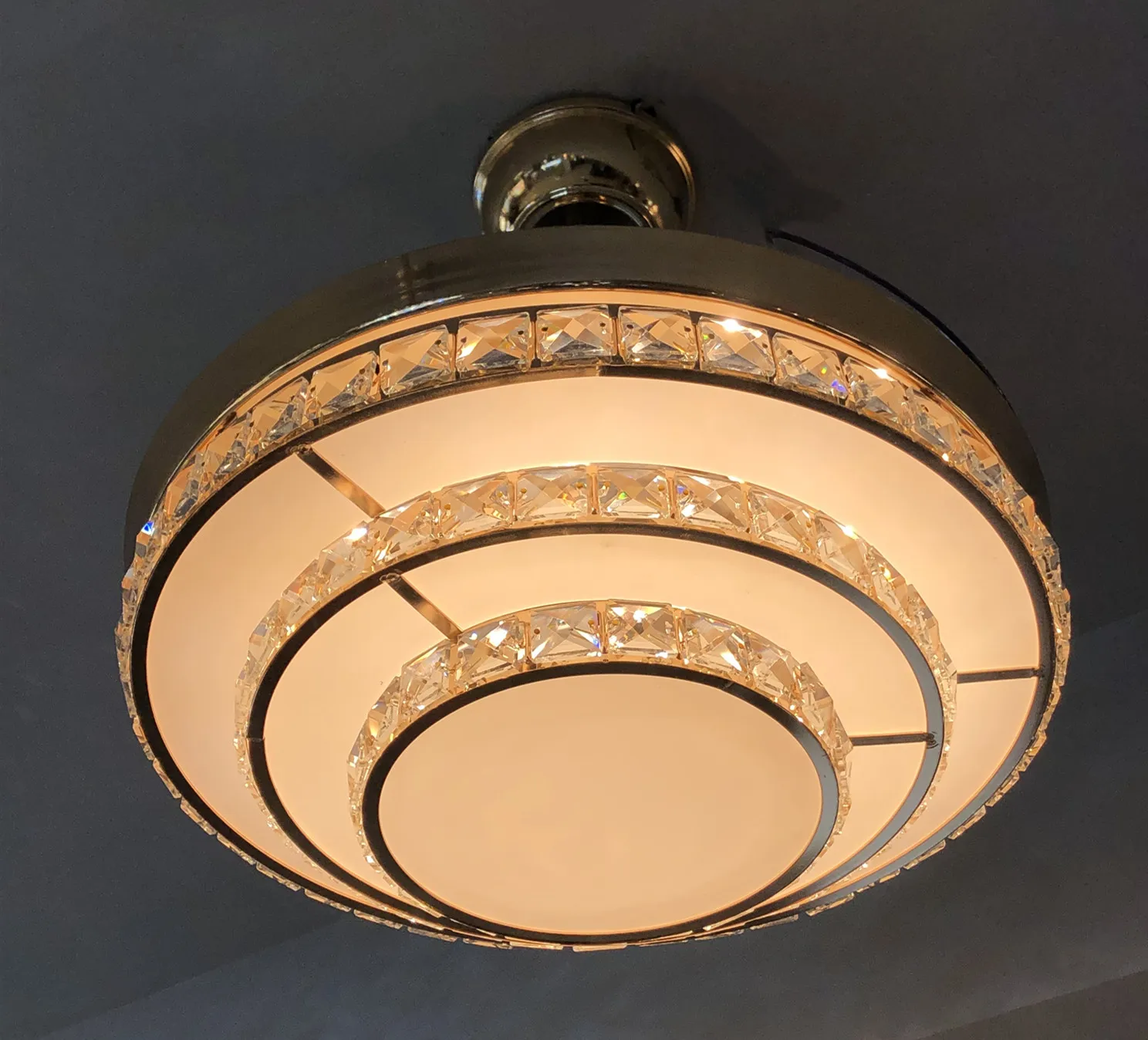 Dropship Zhongshan Factory Selling Modern Remote Control Luxury Crystal LED Invisible Ceiling Fan with Light table lamps hotels