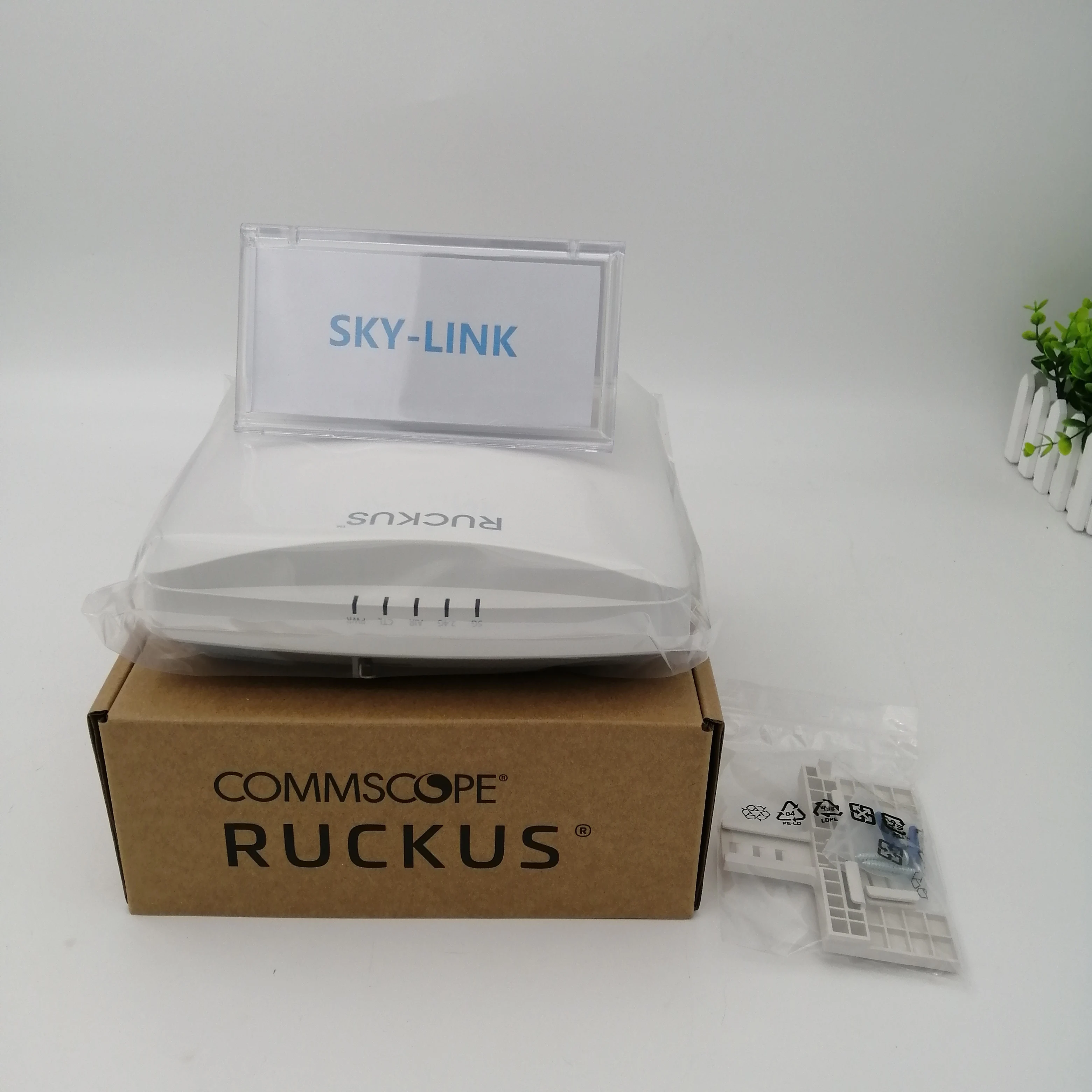 New Original Ruckus R710 Indoor Access Point 901-R710-WW00