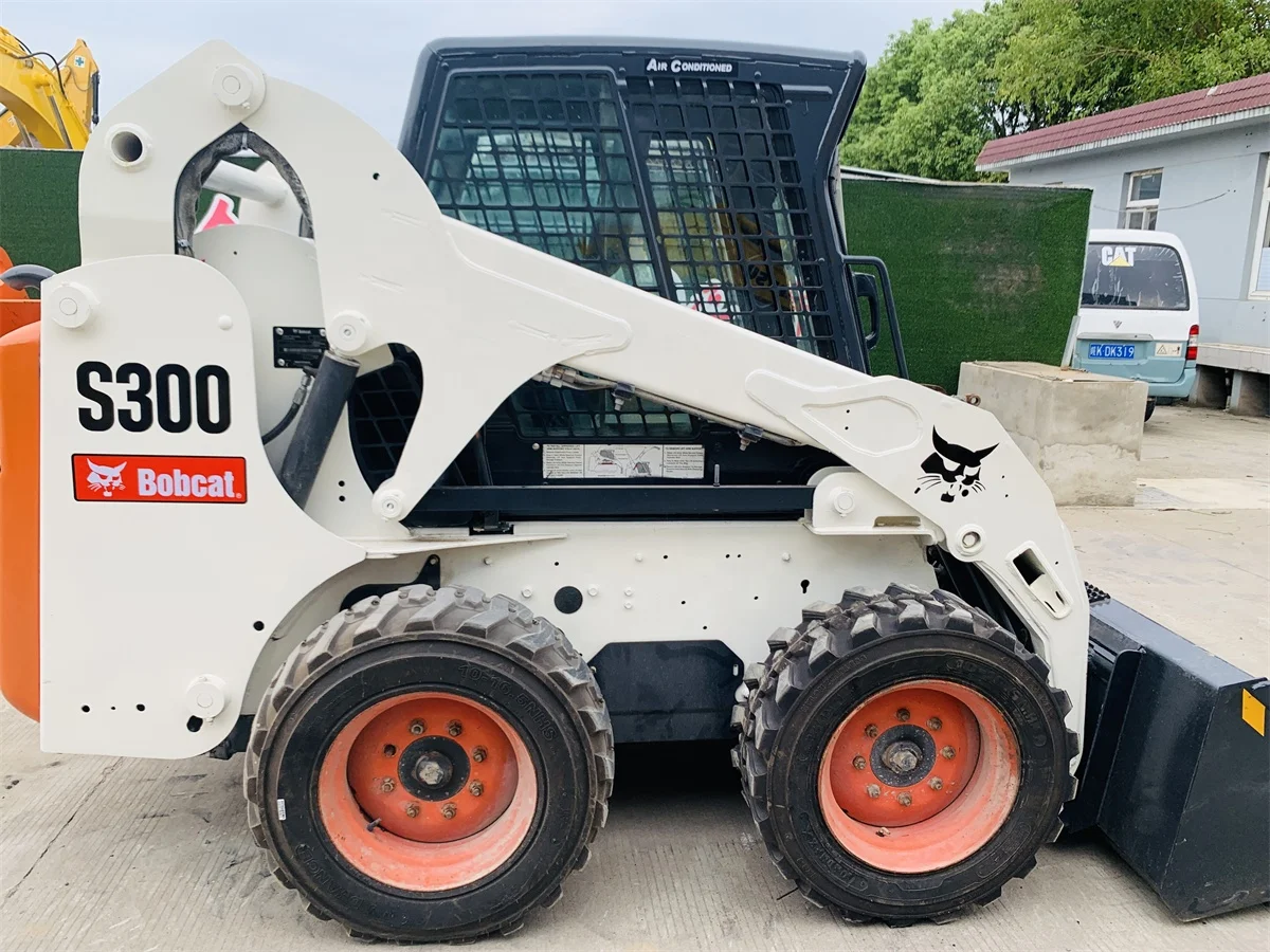 Good Condition Used Bobcat S300 Mini Skid Steer Loader, Used Bobcat Skid Steer Loader Provided ORIGINAL Japan Engine Skid Loader