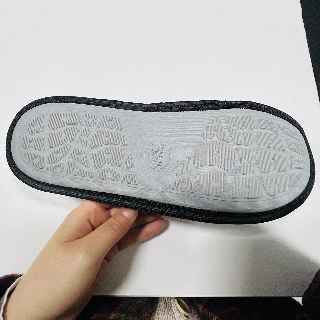 Custom pattern slippers for women low MOQ slides slippers wholesale lattice fashion fur slippers