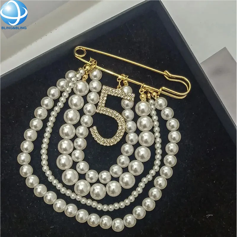 Wholesale Price Women Luxury Rhinestone Number 5 Brooch Famous Brand Inspired Designer DD Brooches and Pins Jewelry