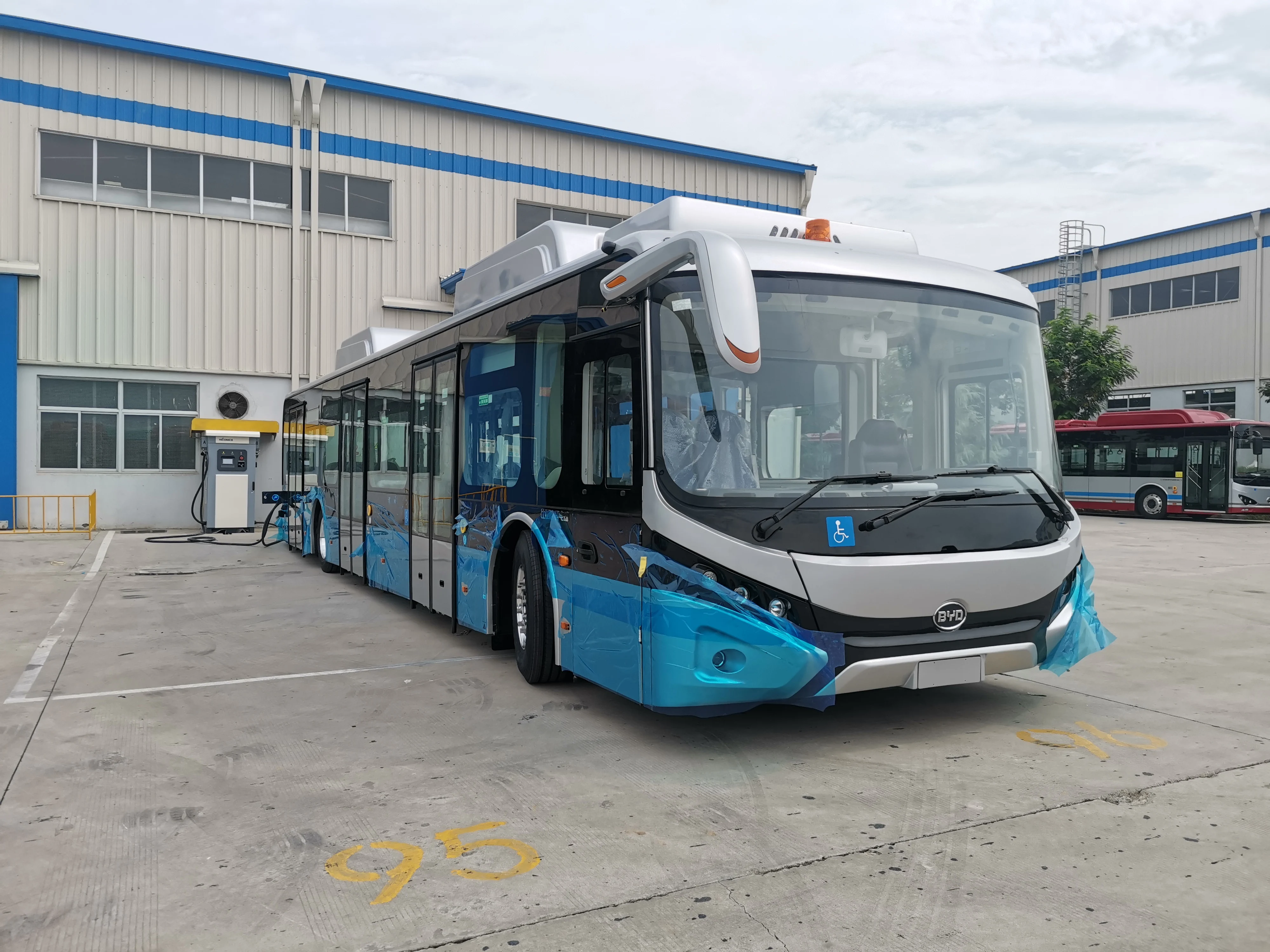 Hiconics 120KW electric vehicle car charger with ccs chademo AC type2 connectors IEC standard