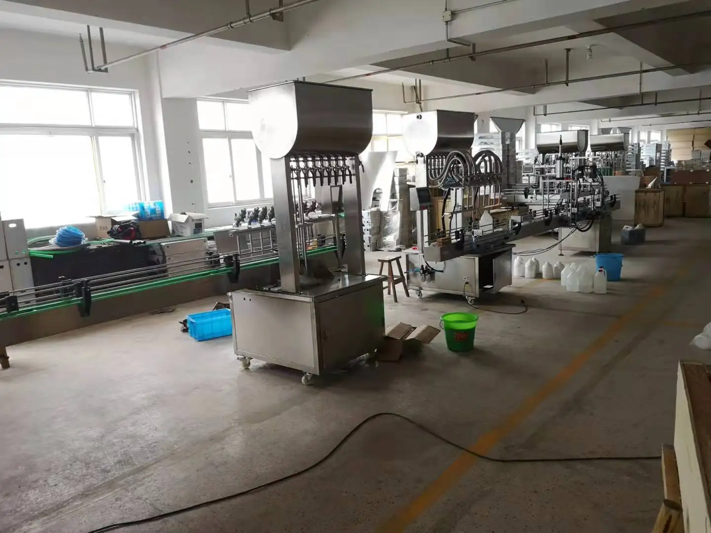 YK Four Head with Dust Cover Automatic Paste Gas Honey Cream Oil Soft Drink Beverage Water Bottle Filling Machine 0.4-0.6mpa 2m