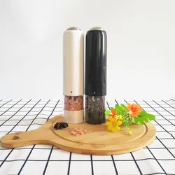 Электрическая мельница для соли и перца в пластиковом корпусе