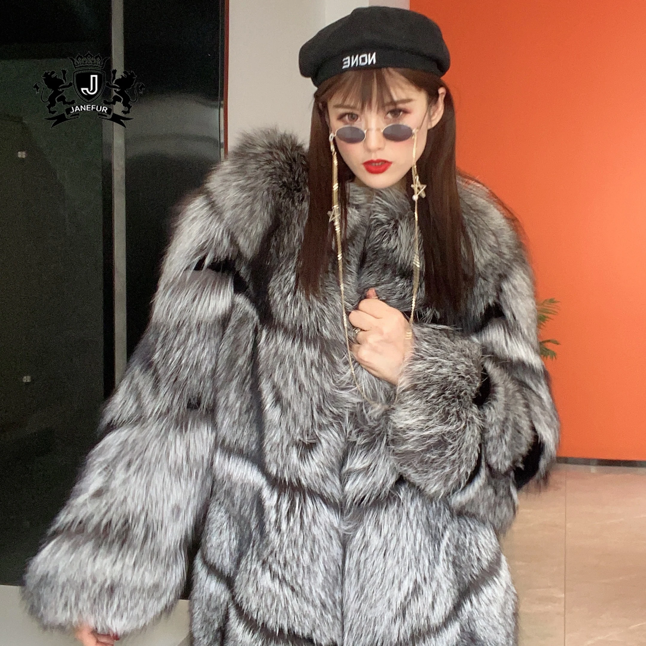 Women Fashion Fluffy Warm Silver Fox Fur Coat O-neck Short Style Four Sections Genuine High Quality Silver Fox Fur Coat