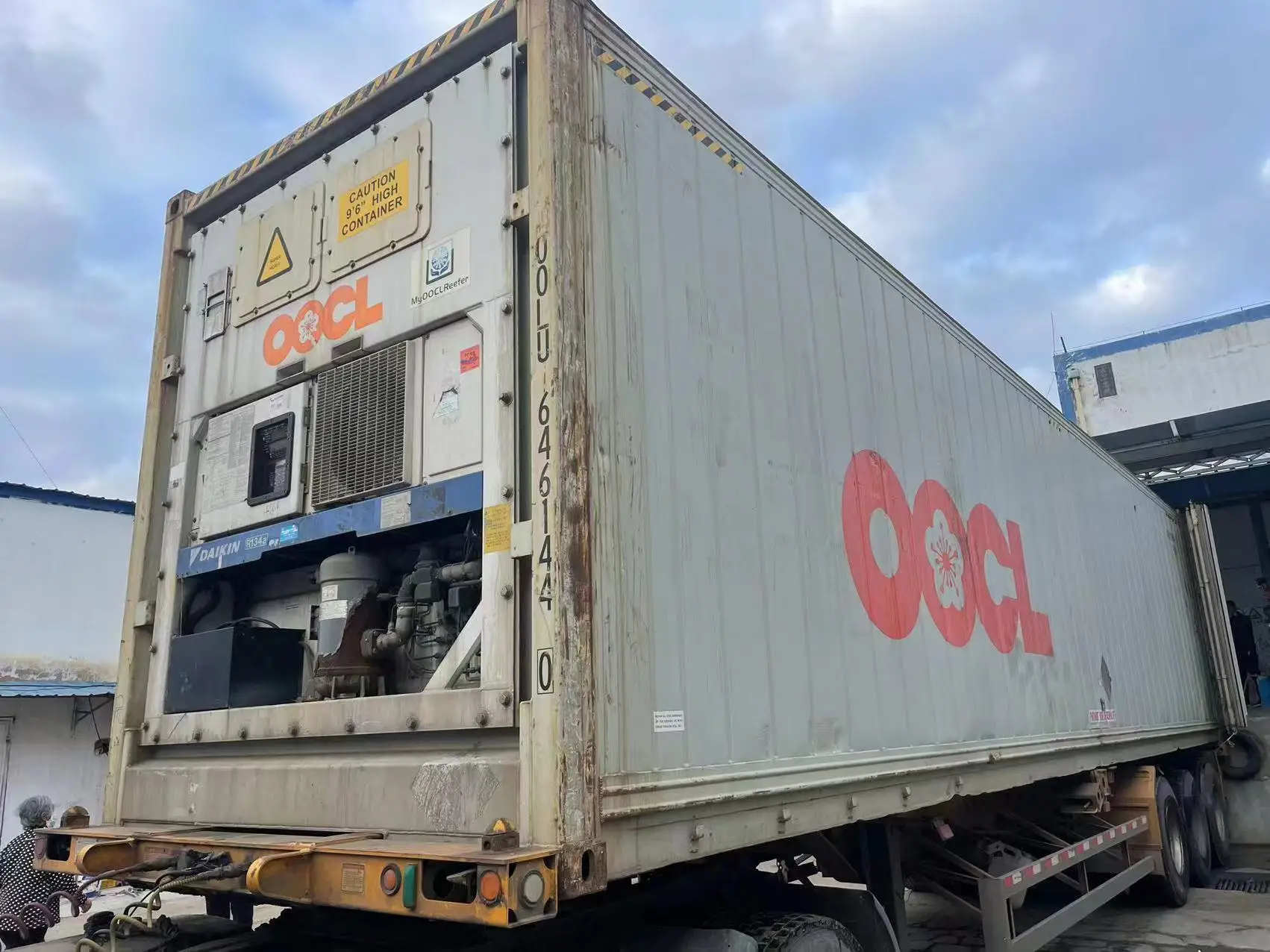 empty container  (1)