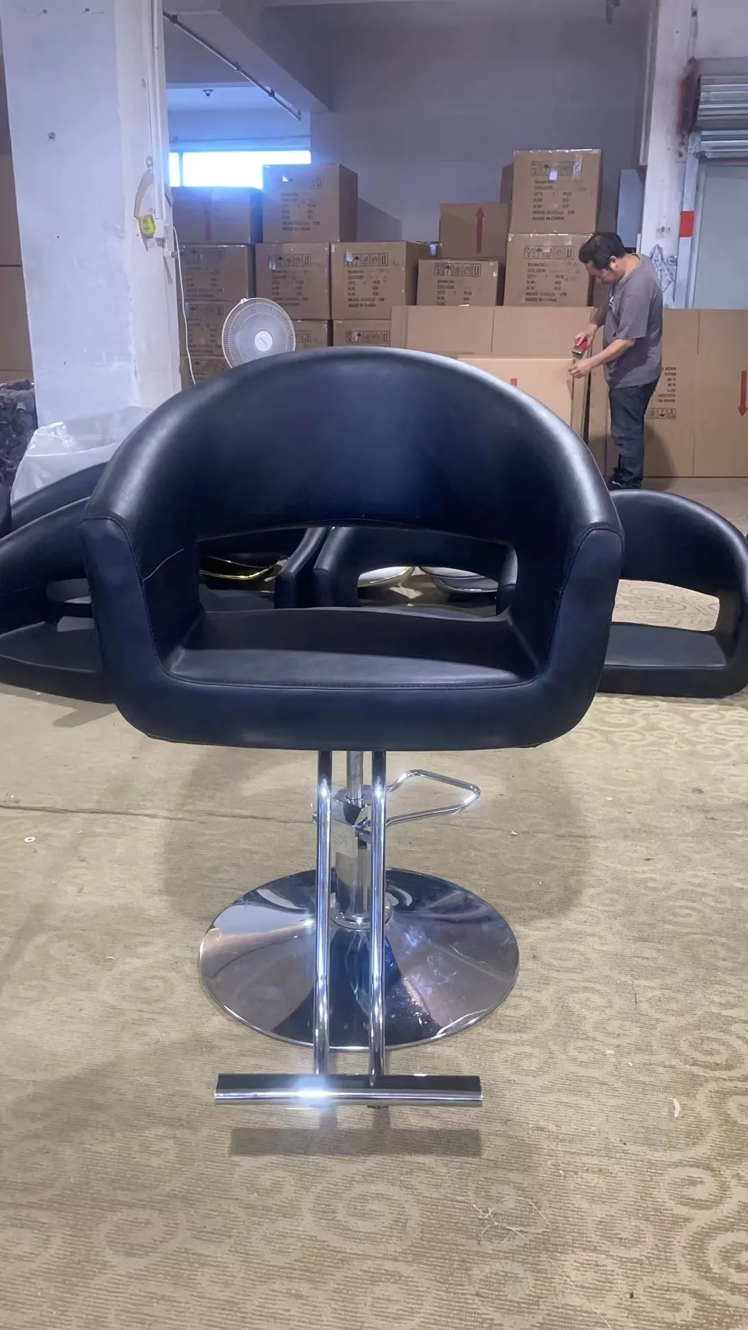 MOQ 1 High Quality One-Step Connection  Aluminum Workshop Barber Chair Hydraulic Chair Recline Chair 10 Years Warranty