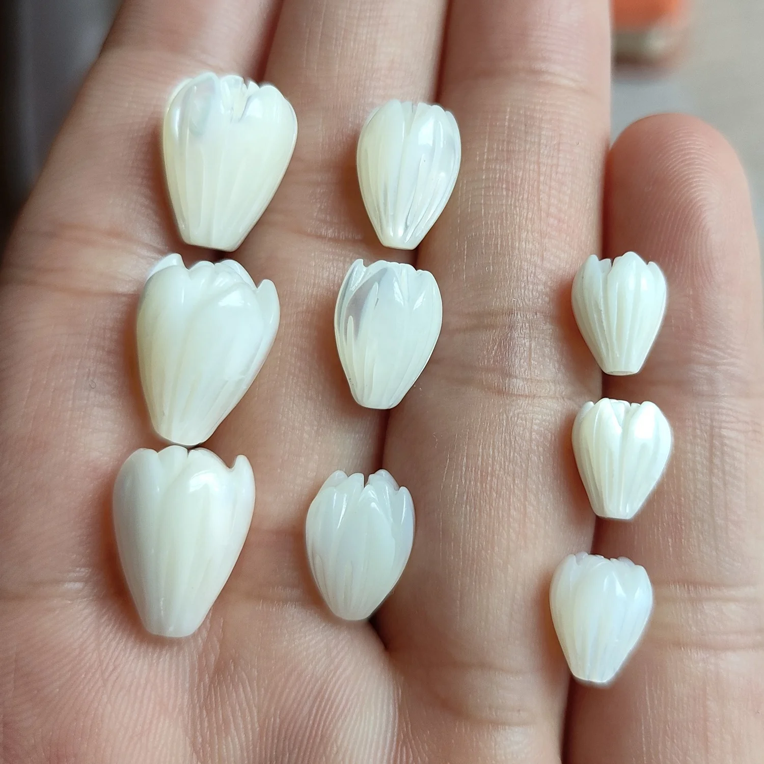 Hot sale hawaiian jasmine flower beads 8mm 10mm 13mm hand carved mother of pearl pikake flower beads