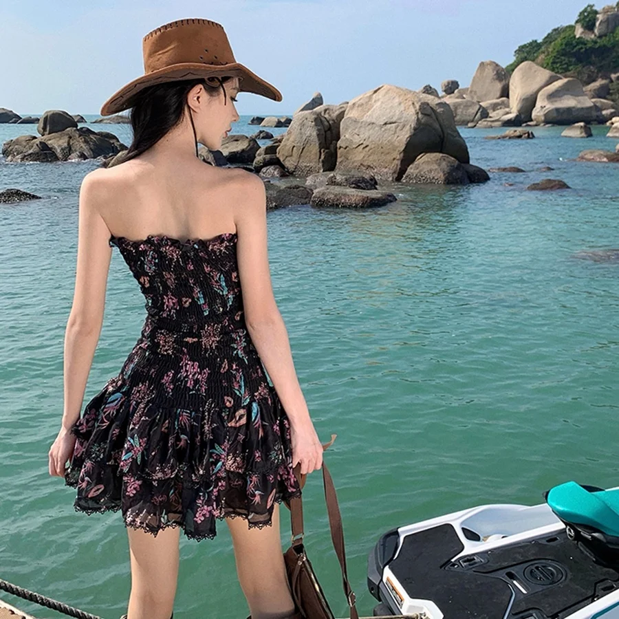 2024 Summer New Fashionable and Sexy Bra Hanging Neck Fold Waist Folding Print Design Sense Short Hip Wrap Dress