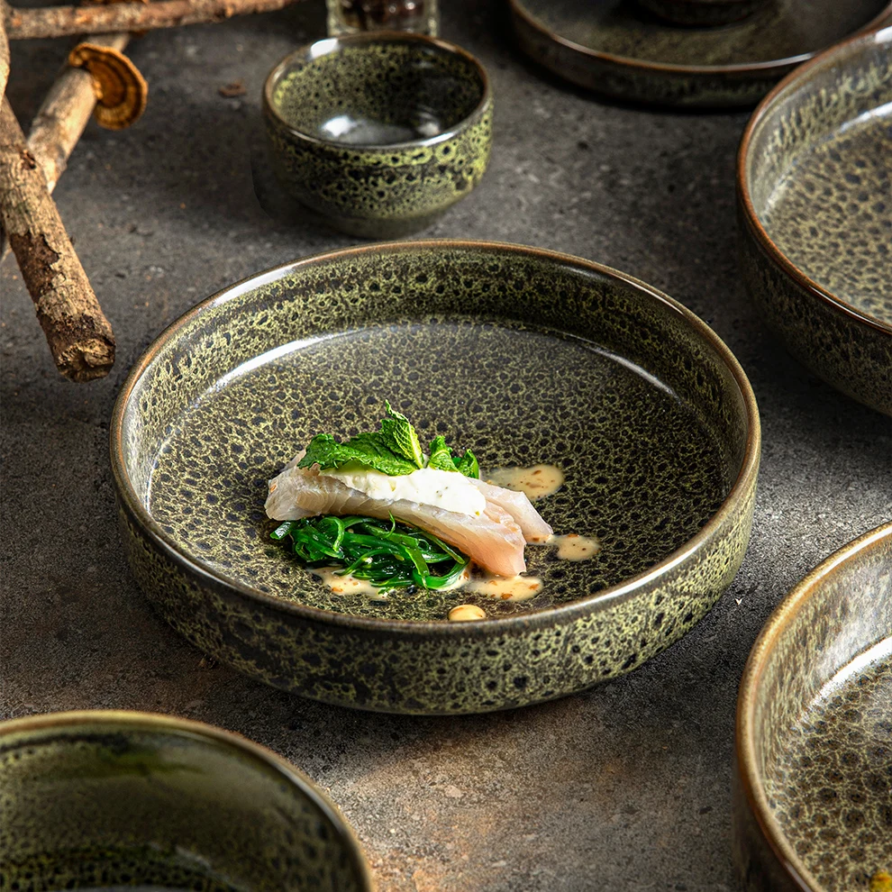 High Quality Green Reactive Japanese Platos Para Restaurante Ceramic Tableware Porcelain Restaurant Fine Dining Stoneware Plates