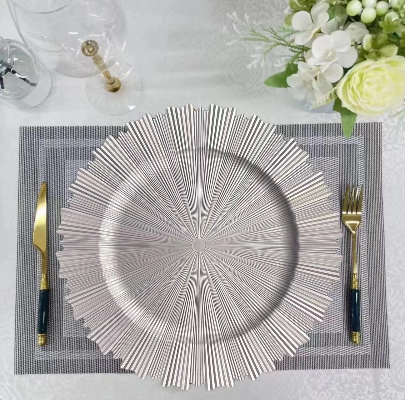 New 13 Inch Irregular Plates Gold Plastic Wedding Charger Plates Christmas Dinner Decor Plate For Party Hotel