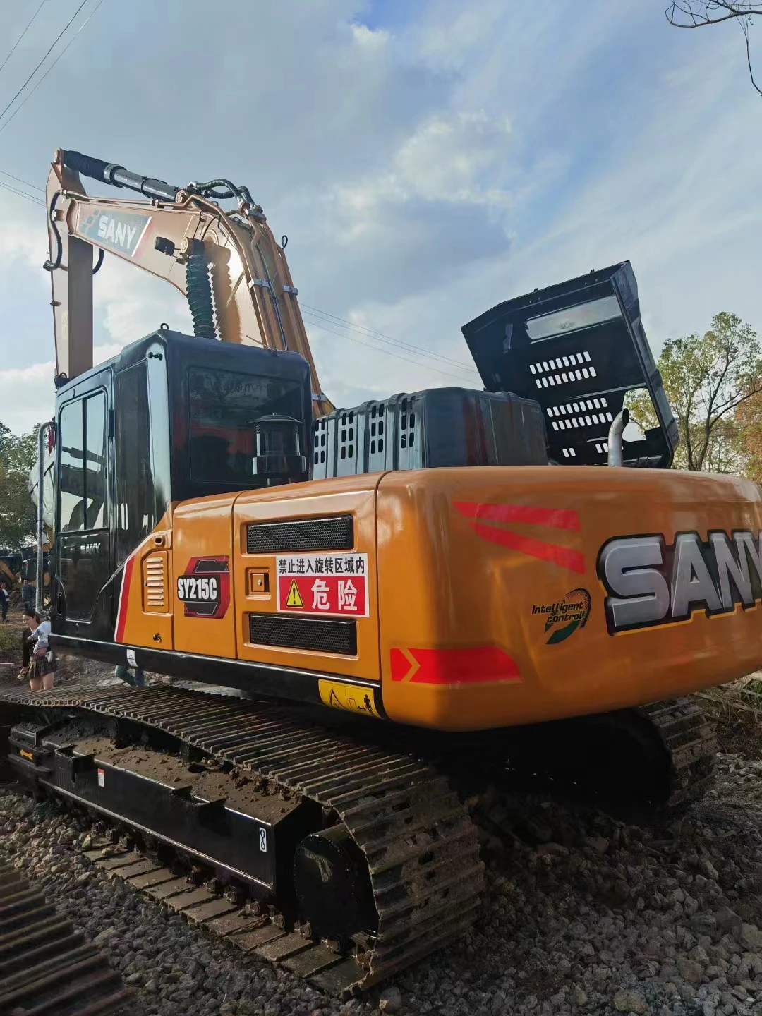 Used 21 Ton Sany SY215C Tracked Crawler Digger Excavator with Mitsubishi Engine Core Components Include Pump Motor Gear