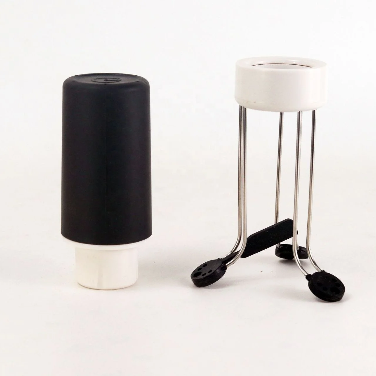 China manufacture kitchen food usb rechargeable household electric stirrer cordless wireless mini handheld portable hand mixer