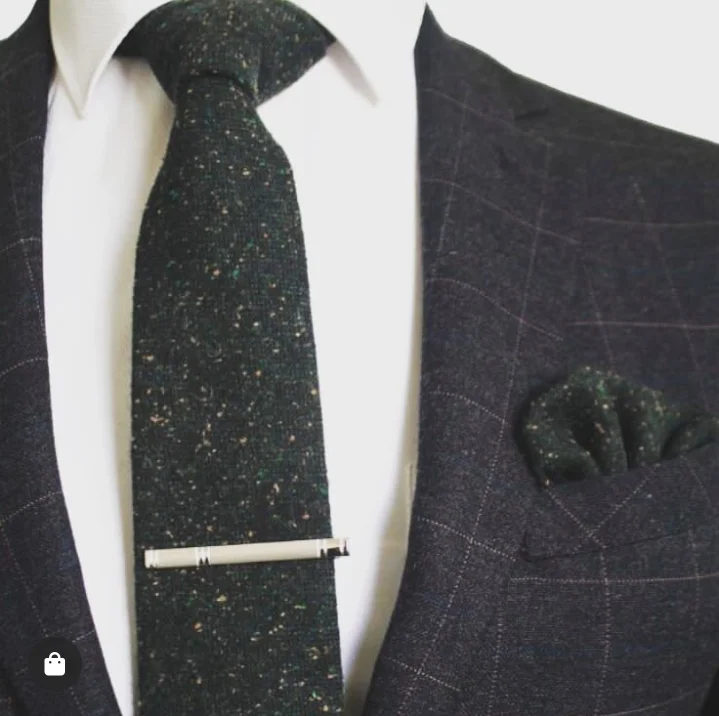 Wholesale Custom Popular Plain Background With Colorful Dot Tie Wool Necktie