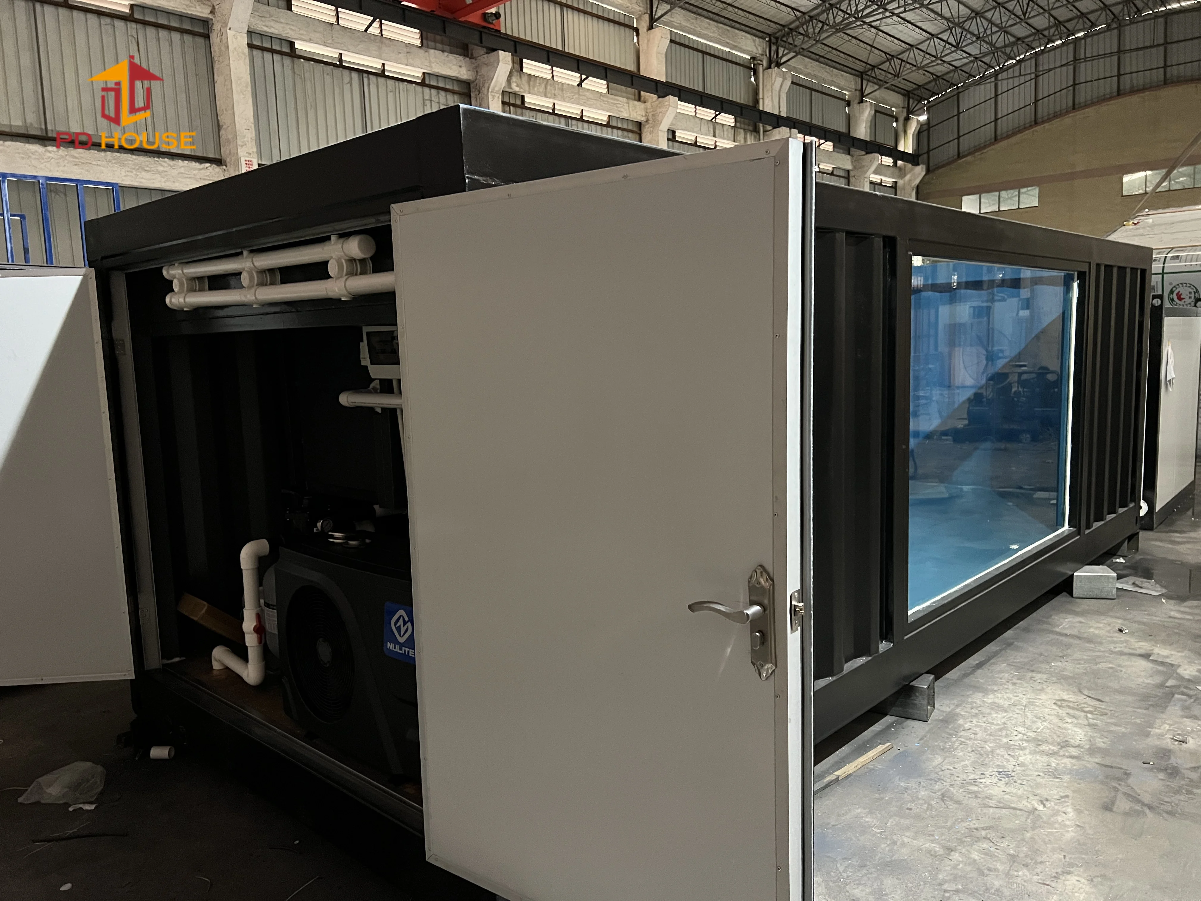 Outdoor prefabricated steel structure tempered glass transparent visible bathtub hydrotherapy sea container swimming pool