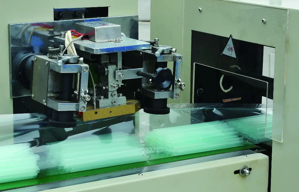 Full automatic china supplier drinking straws automatic packing machine