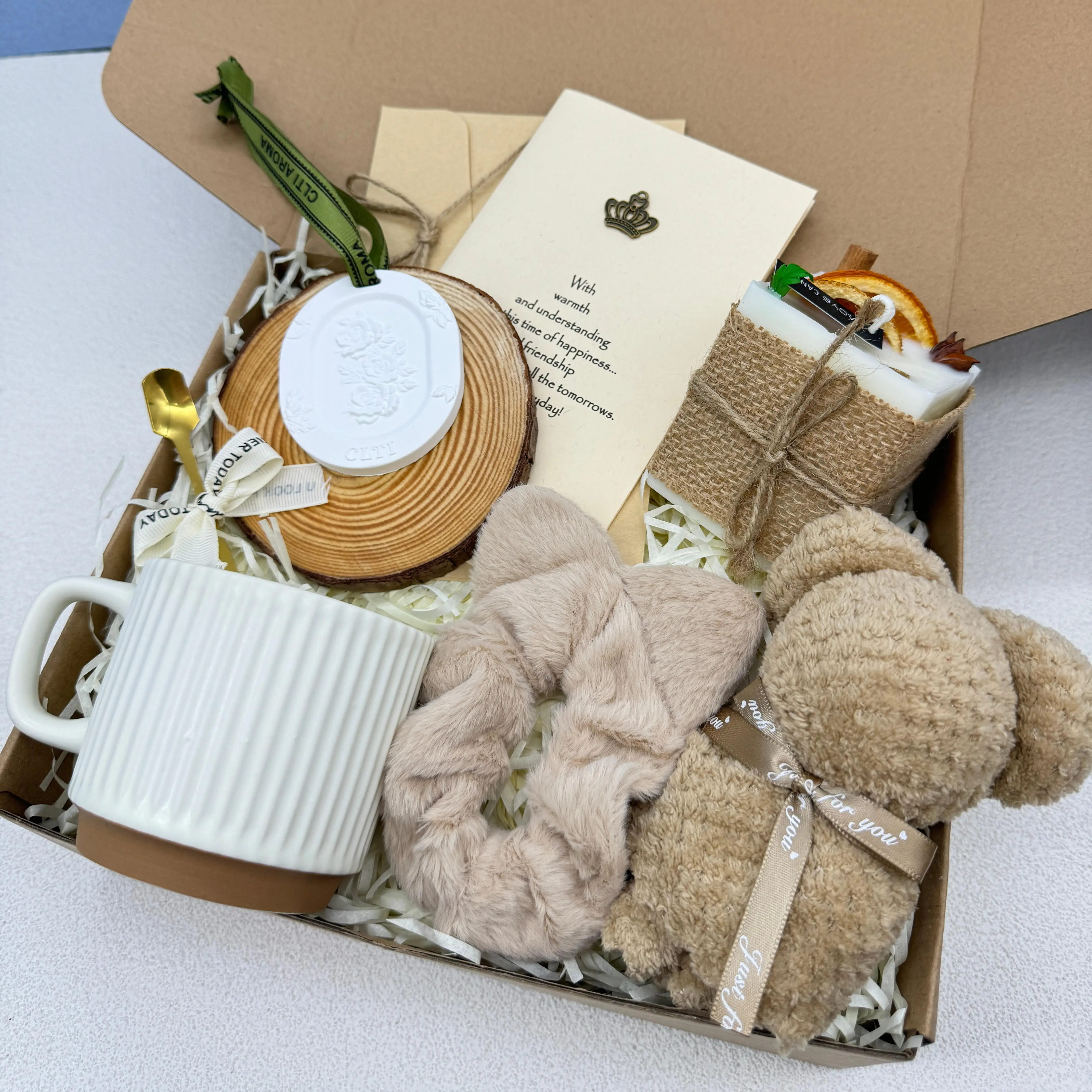 New Arrival Custom Fall Candles Mug Towel Thinking of You Gift Basket Cozy Coworker Gift Set for Women Men