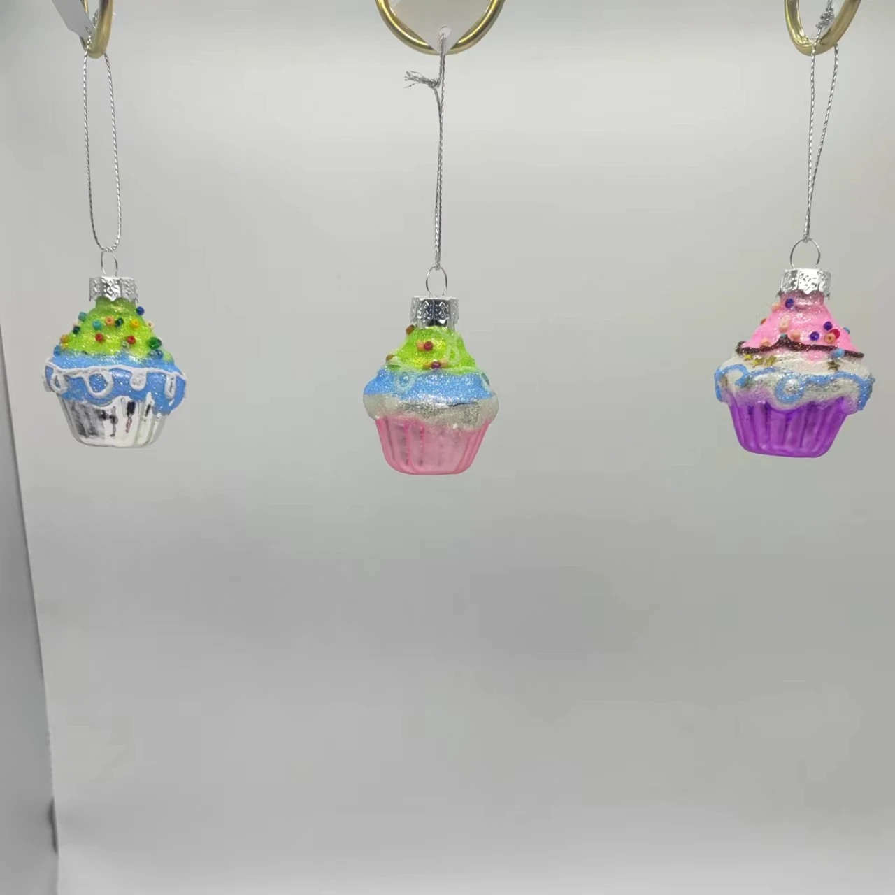 Wholesale Personalizable Christmas Ornaments Glass Shoes Or Toys Cake Tree Topper Christmas Decorations Miniatures Garland Gnome