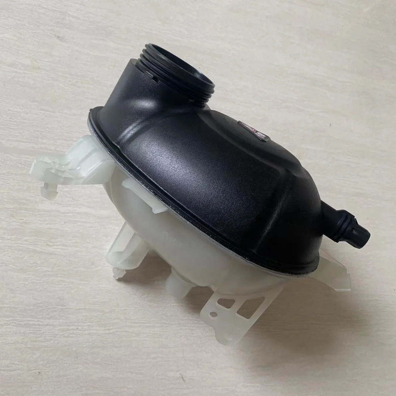 A2055000049 Coolant Reservoir Car Water Expansion Tank for Mercedes-Benz W205 C205 W213 S213 2055000049