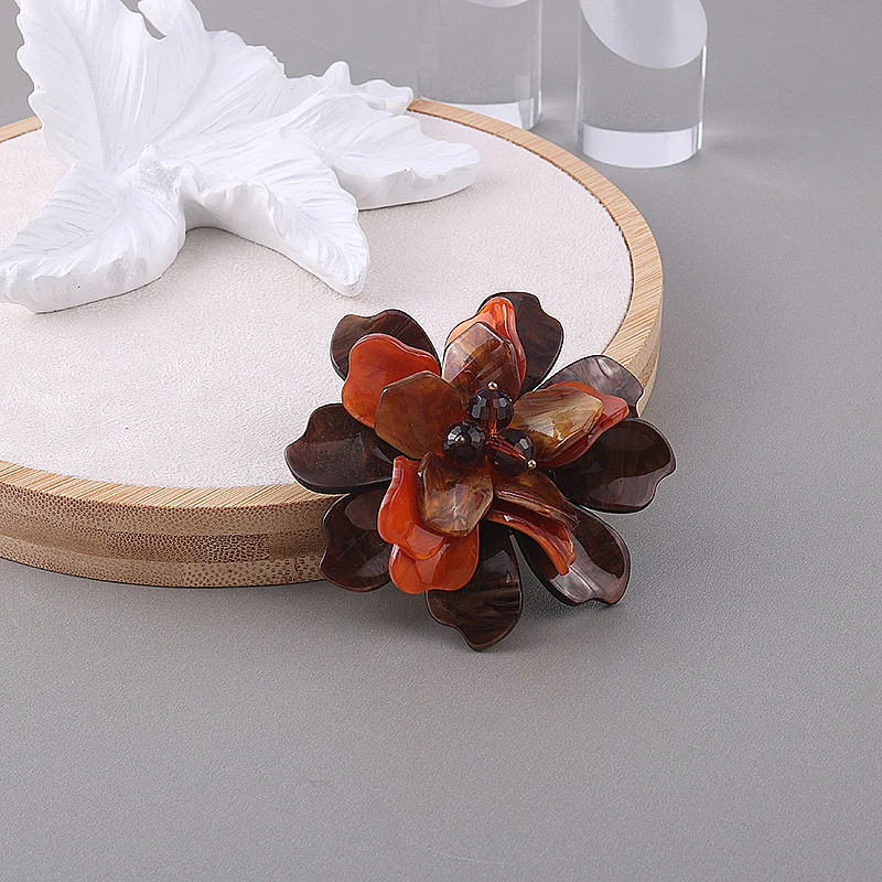 Custom brooch Acrylic sheet Handmade Crystal Flower Fashionable pins For Women Brooch