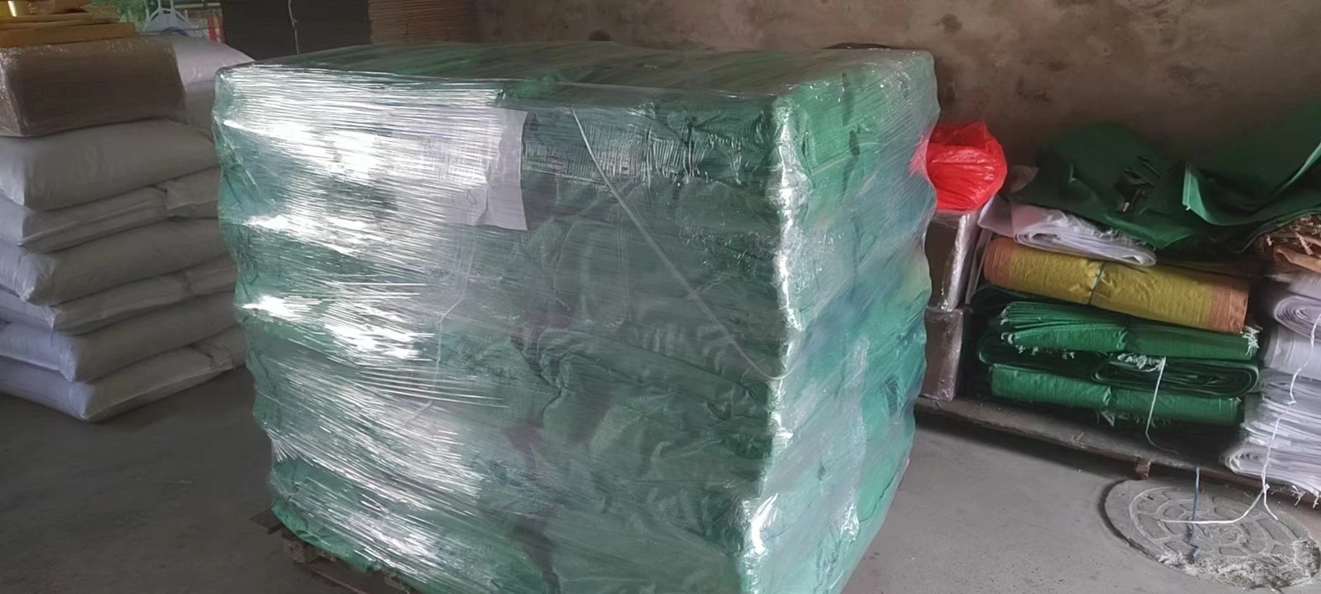 Supplied by manufacturer granular lipstick cosmetics burnishing 100% beeswax