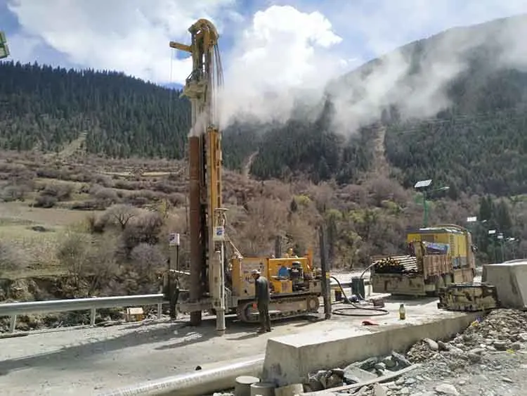 XCMG crawler type water well bore hole drilling rig XSL5/260 portable borehole water well drilling machine rigs