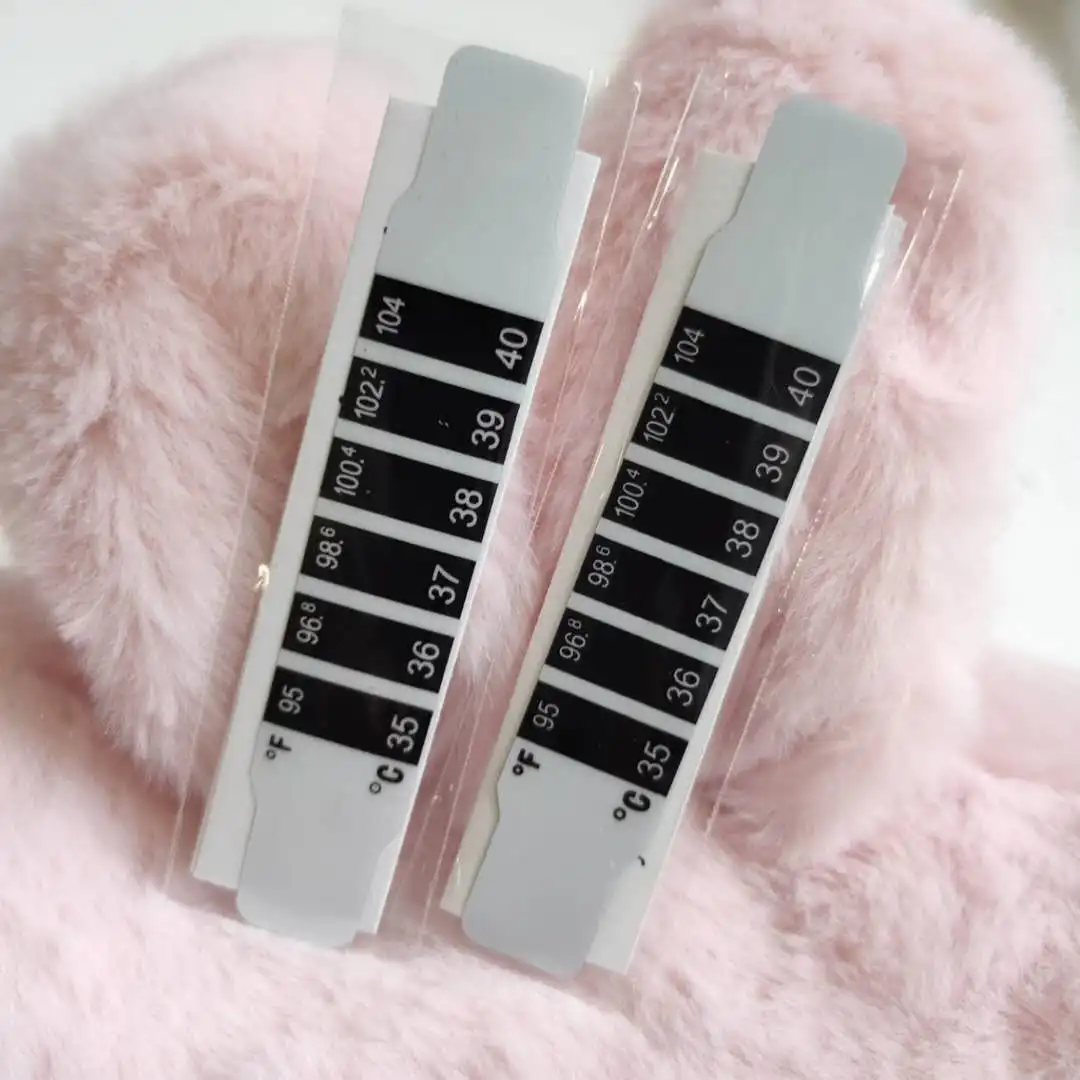 Ребенок замер температуры для измерения полосы лоб температура прокладки