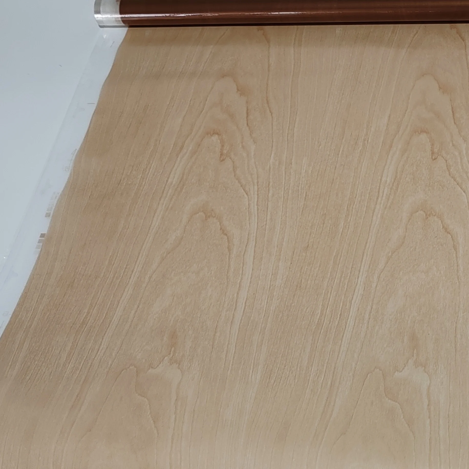 Водопроводная гидрографическая пленка с деревянным узором