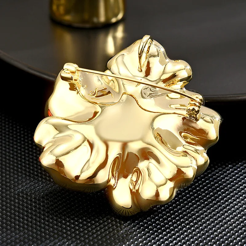 Luxury Diamond Jewelry Brooches Accessories Zircon Pearl Flower Gold Royal Brooch For Women