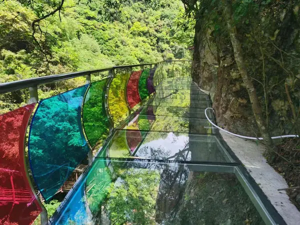 Fabulous Crystal White Anti Slip Safety Tempered Toughened Laminated Glass Floor Walkway Staircese Footbridge