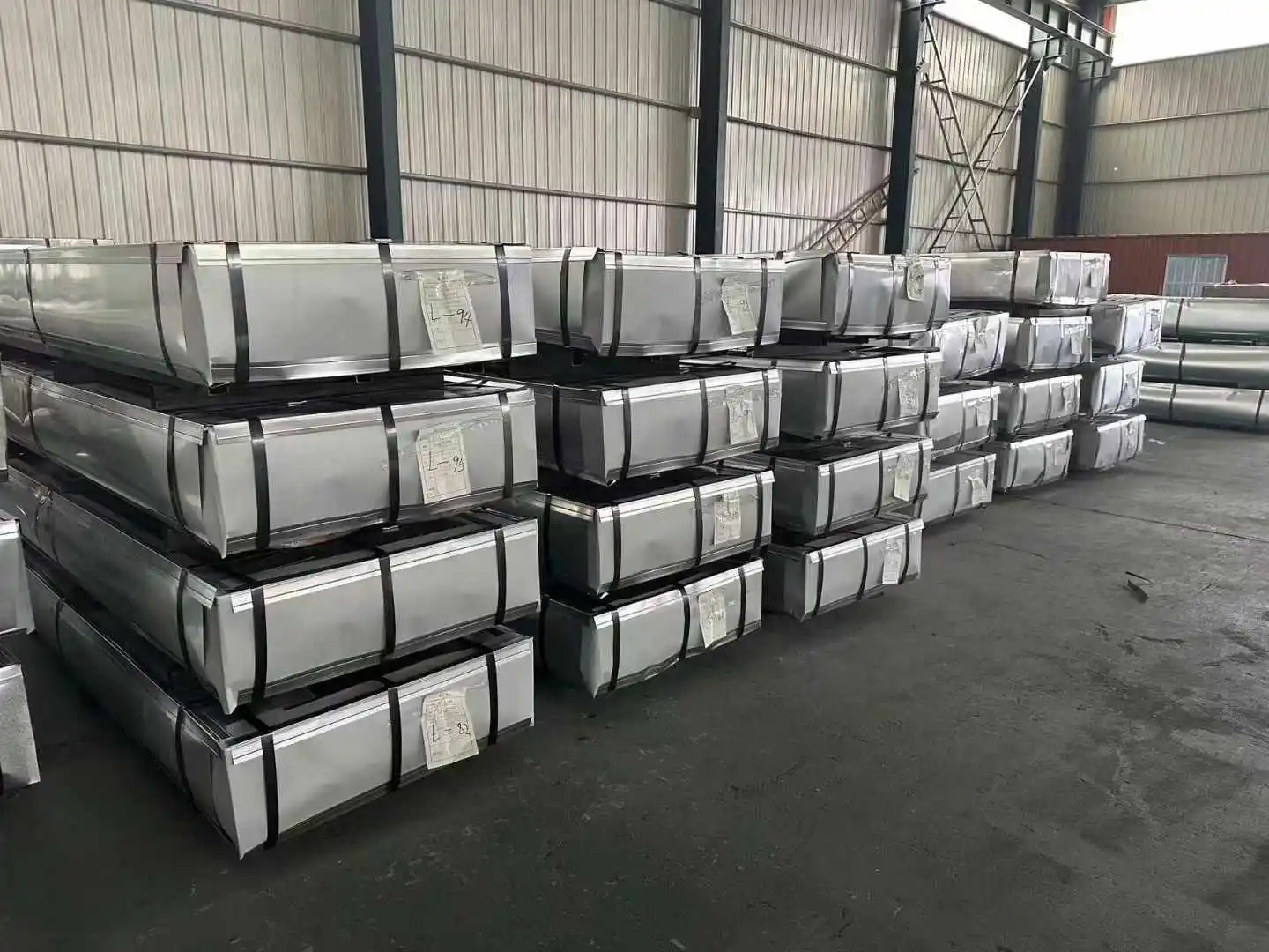 Предварительно окрашенный лист кровли из гофрированной оцинкованной стали Aluzinc цена включает в себя услуги по обработке резки гибкой сварки