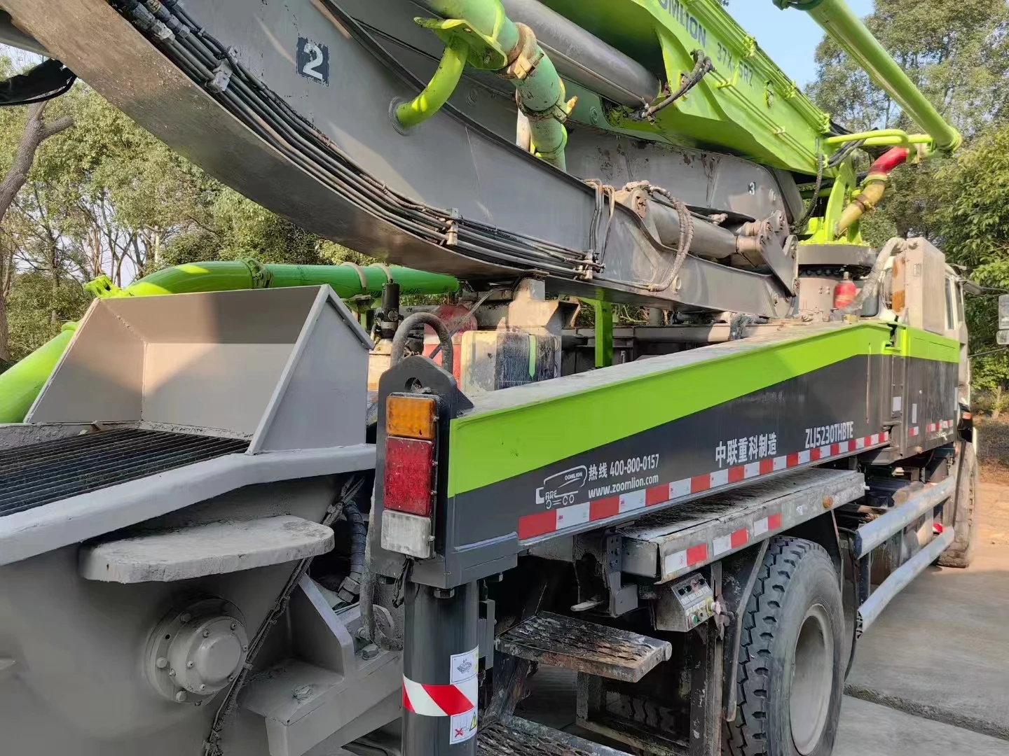 Zoomlion Steyr 37m Concrete Pump Trucks 225kw Diesel Power 18 Years Vertical Delivery Distance Engine Motor as Core Components