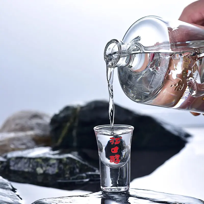 500ml Chinese Baijiu 52% VOL White Liquor Rich in Taste for Gift Packaged in Bottle