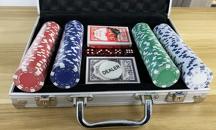 Manufacture Cheap Board Game Accessories Chips 11.5g 200 Chips Casino Coin Poker Chips For Poker Club