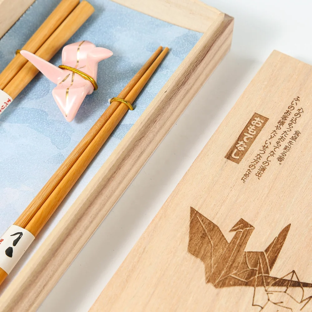 Romantic gift set custom paper crane pink and blue Wooden Chopsticks Reusable Japanese Chinese Wood Chop Sticks for lover couple