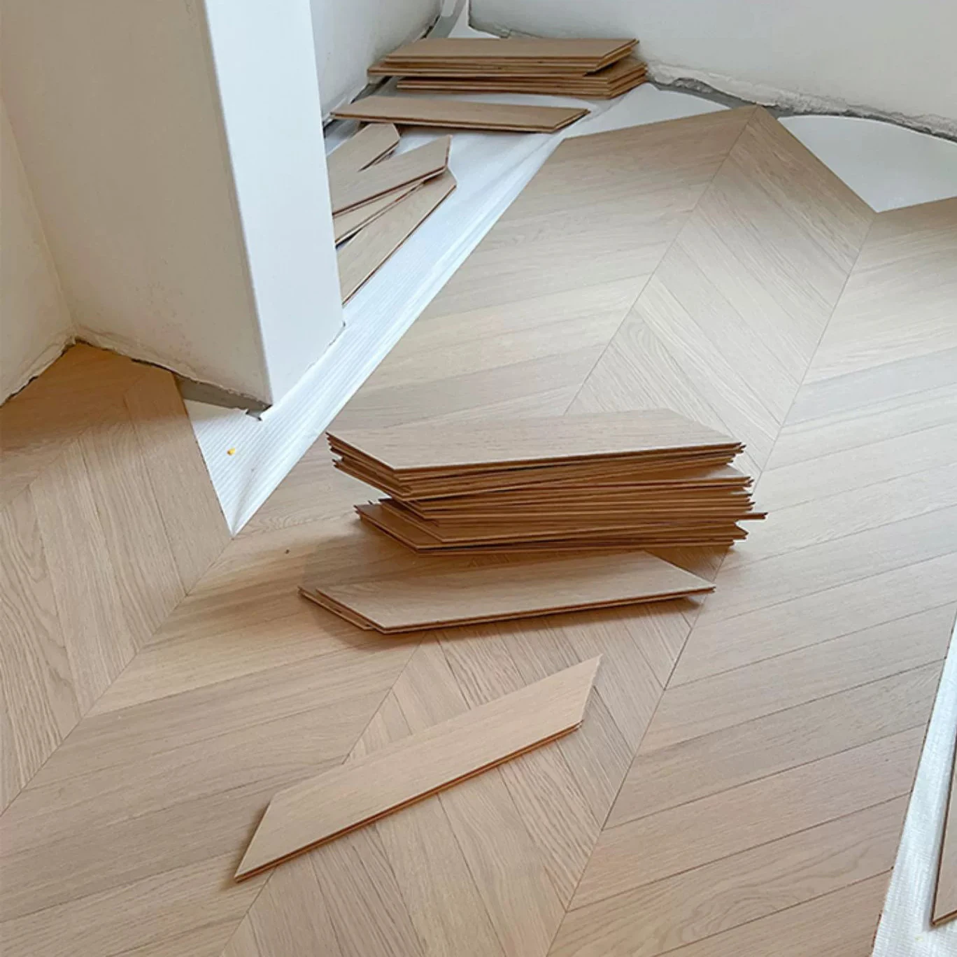 KANGTON Chevron Fishbone AB Grade Prime Oak Wood Engineered Parket Flooring