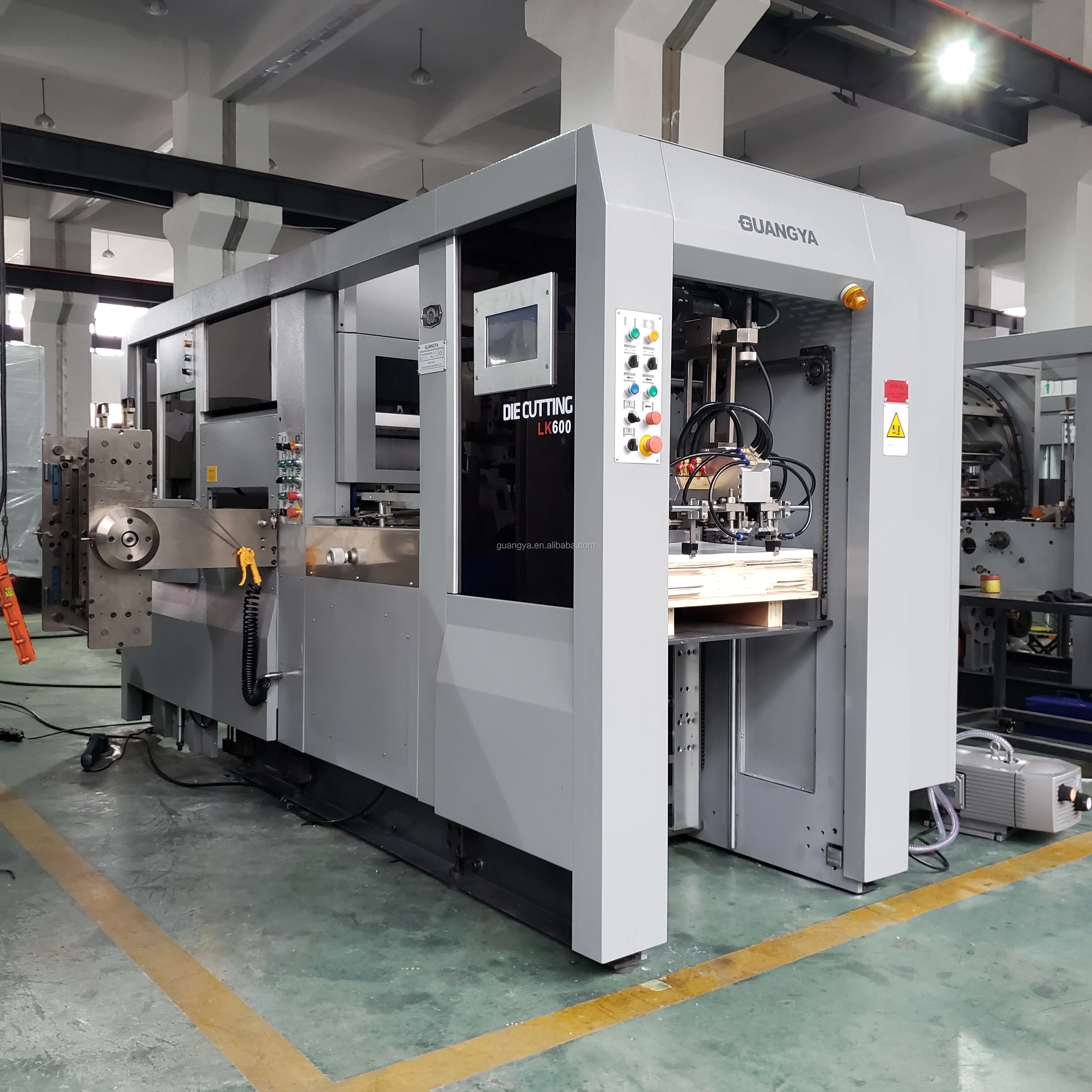 Автоматическая машина для резки и сгибания LK 600