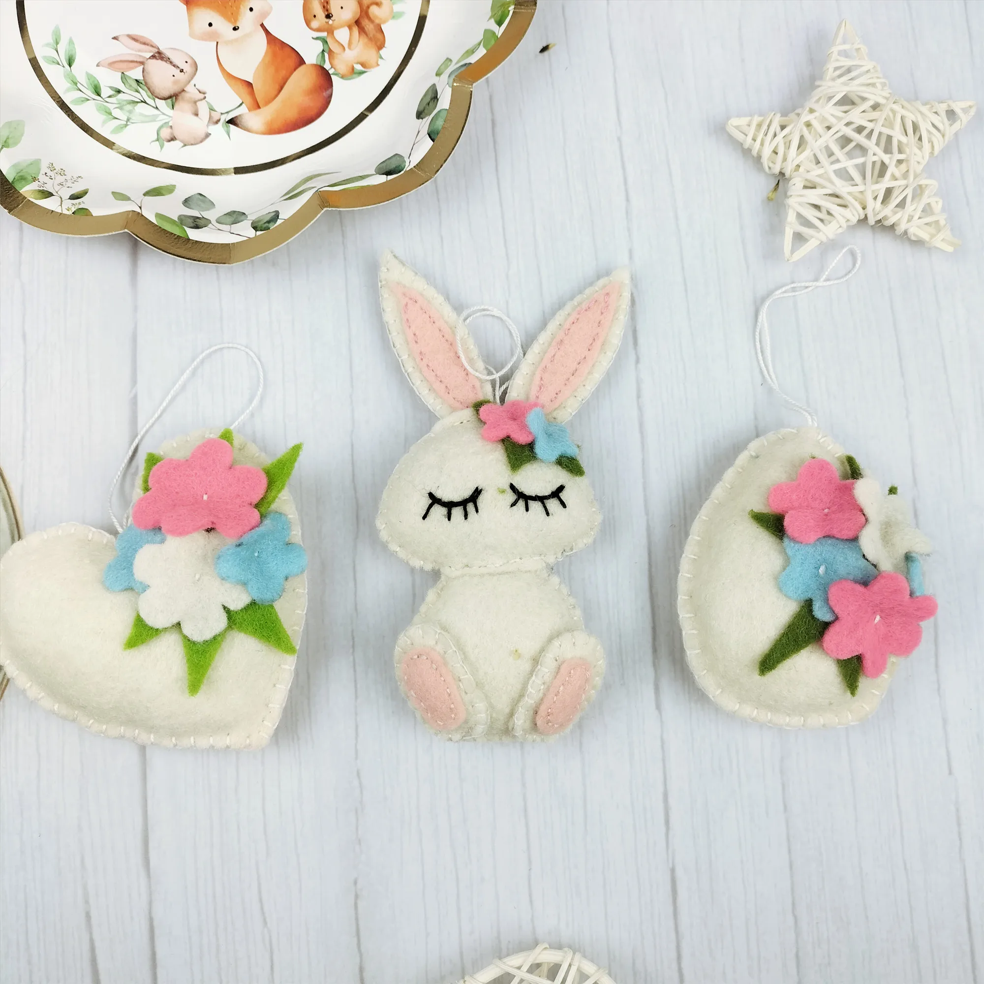 New Design Handmade White Felt Rabbit Heart and Egg Easter Decoration Felt Crafts Seasonal Ornaments Party Decorations Supplies