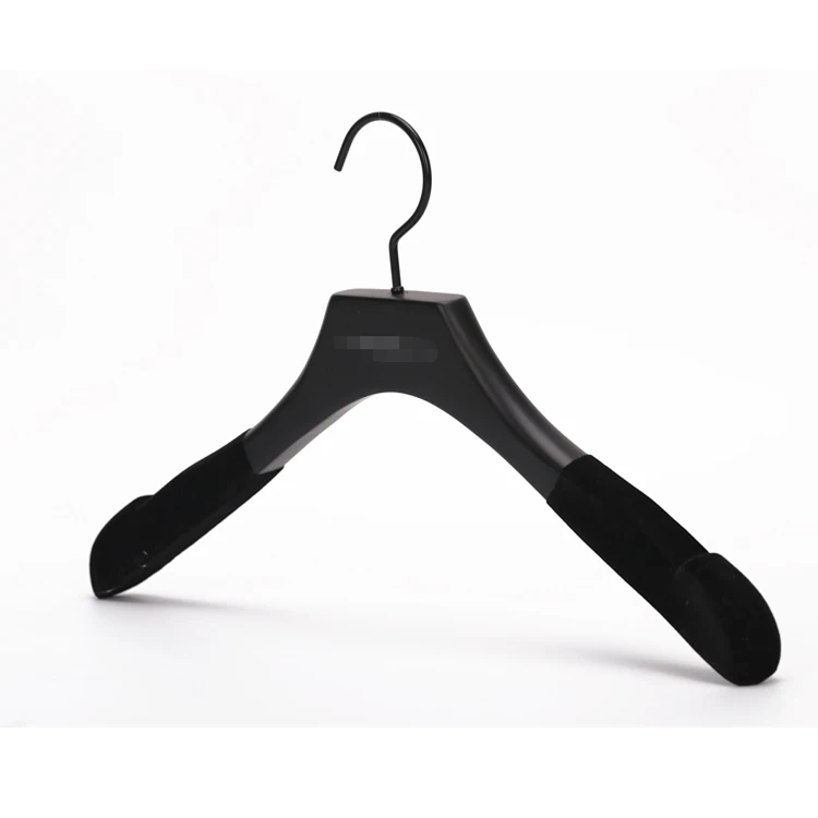 Clothing Store Display Custom LOGO Luxury Velvet Non-Slip Shoulder Wooden Black Coat Hangers
