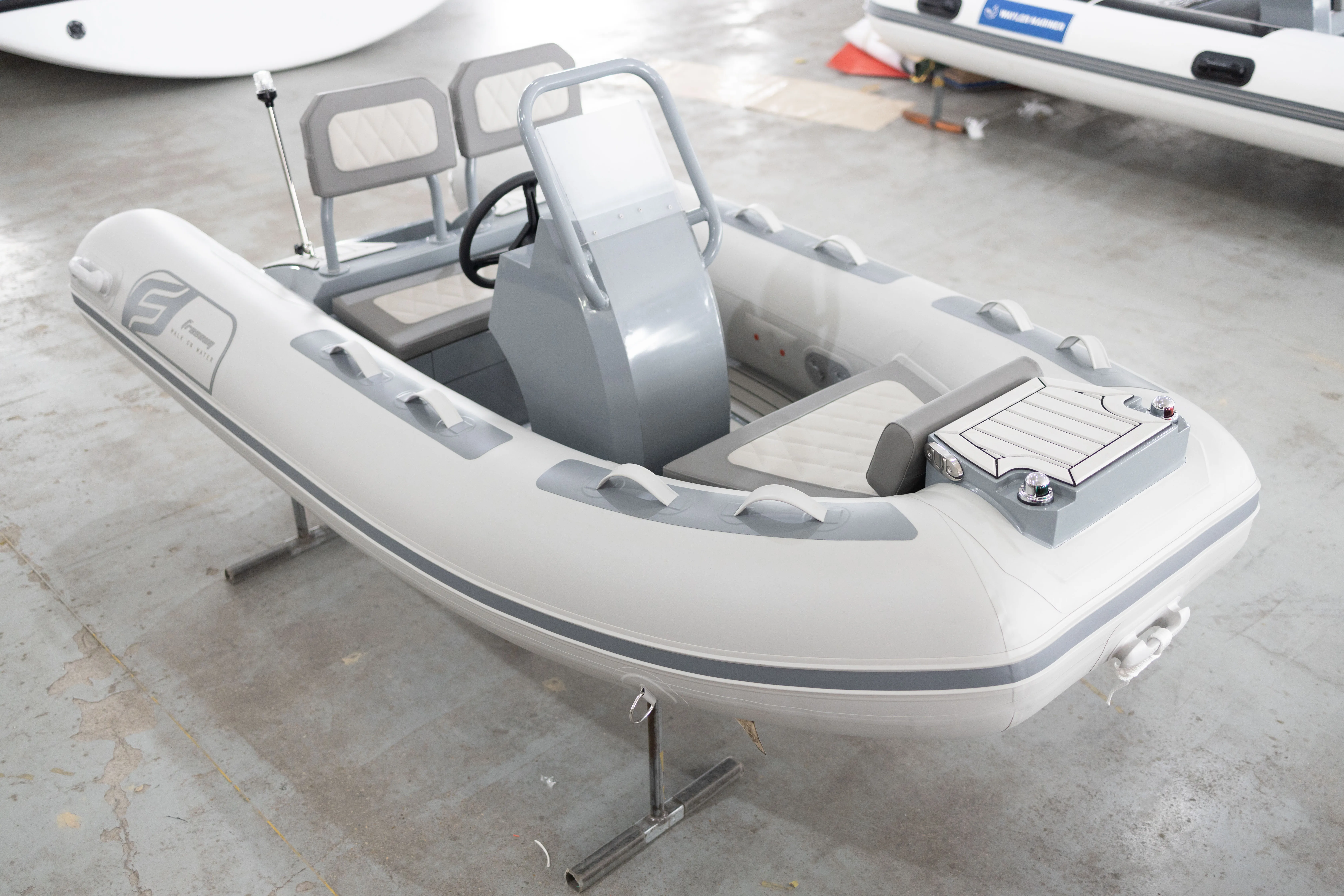 High Performance3 people Aluminum Hull PVC/Hypalon RIB Boat With Navigation lights and Seats for Life-saving